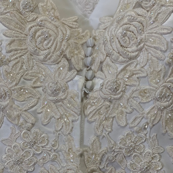 Signature Cream White Lace Sleeveless A-Line Maxi Wedding Dress - Picture 7 of 9